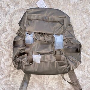 Lululemon mini wunder lust back pack 14L